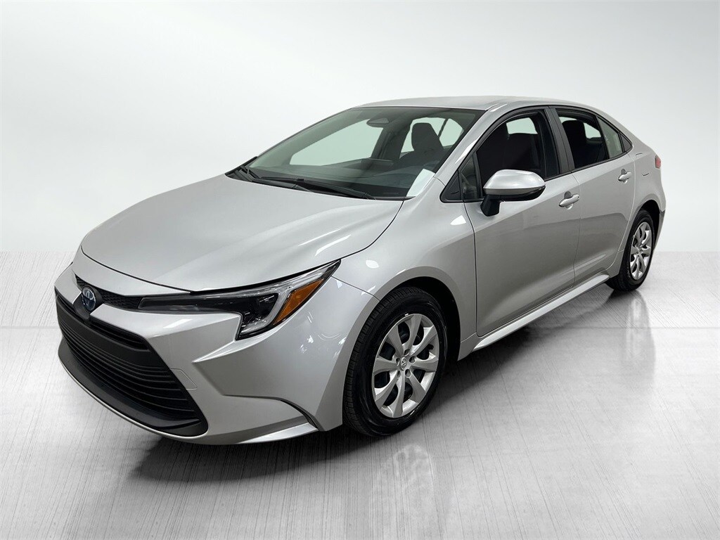 2025 Toyota Corolla Hybrid SE photo 2