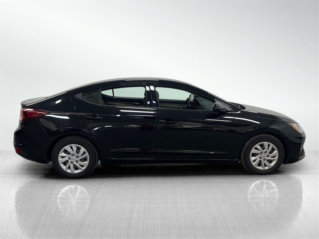 2019 Hyundai Elantra SE photo 3