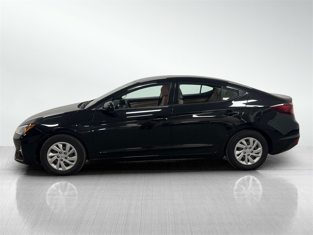 2019 Hyundai Elantra SE photo 2