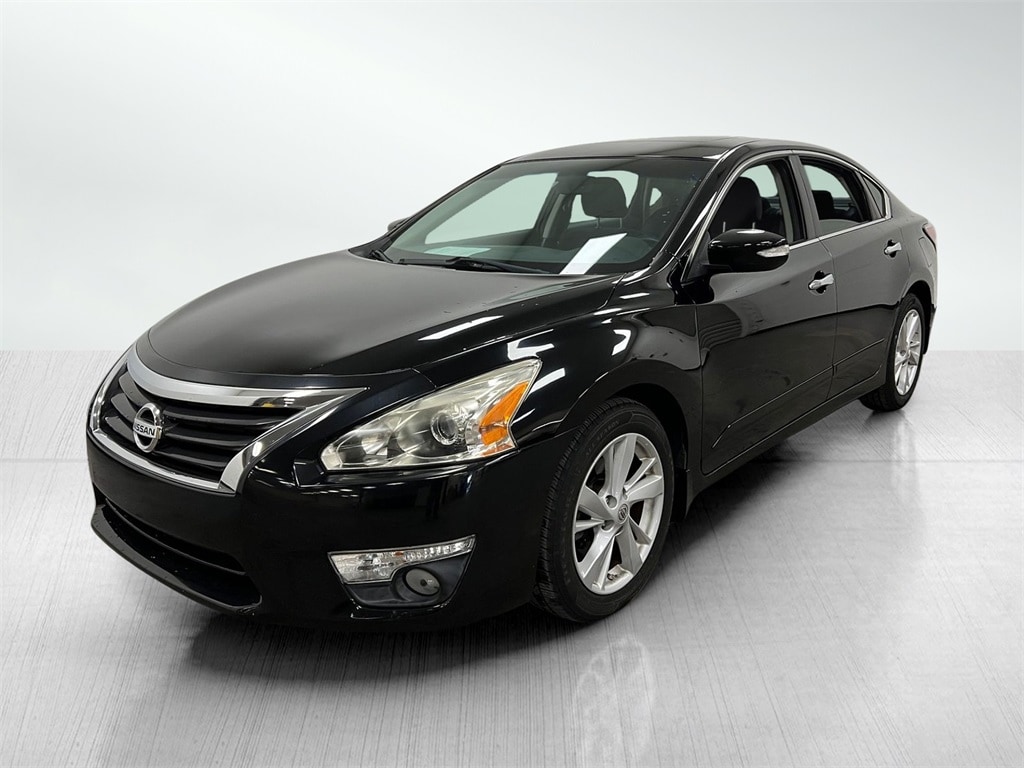 Used 2014 Nissan Altima SV with VIN 1N4AL3AP3EC322071 for sale in Clearwater, FL
