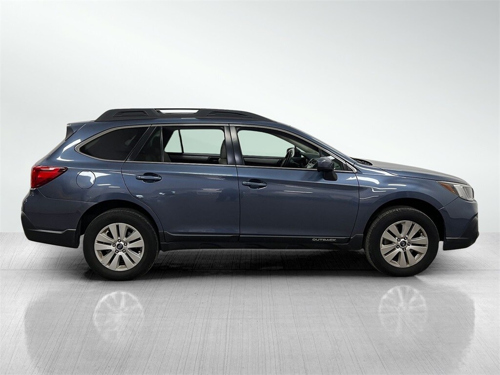 2018 Subaru Outback 2.5i Premium photo 2