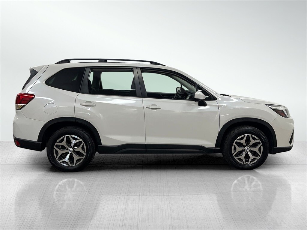 2020 Subaru Forester Premium photo 4