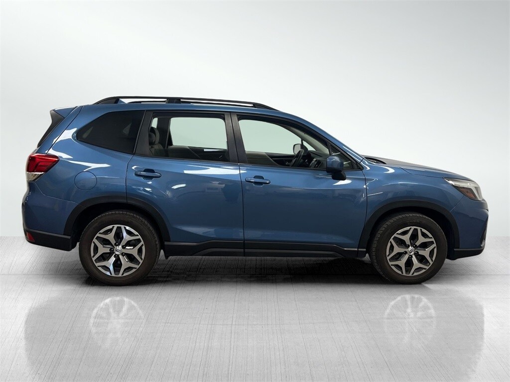 2020 Subaru Forester Premium photo 3