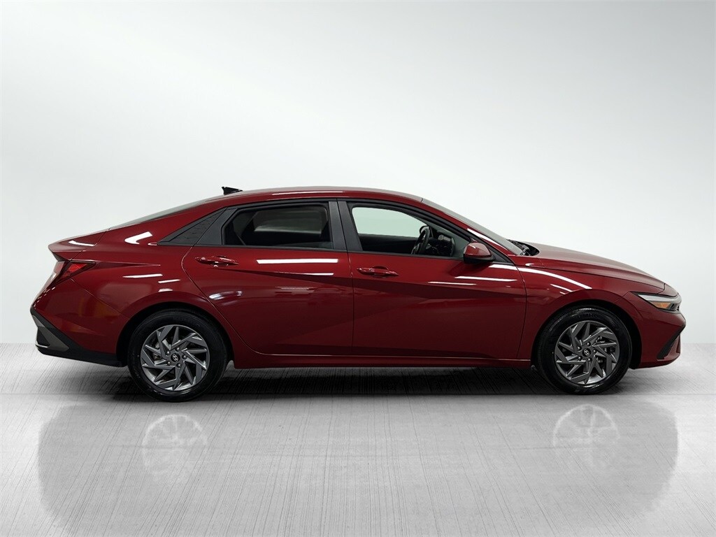 2024 Hyundai Elantra SEL photo 4