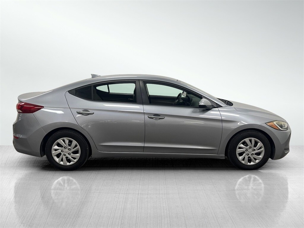 2017 Hyundai Elantra SE photo 4