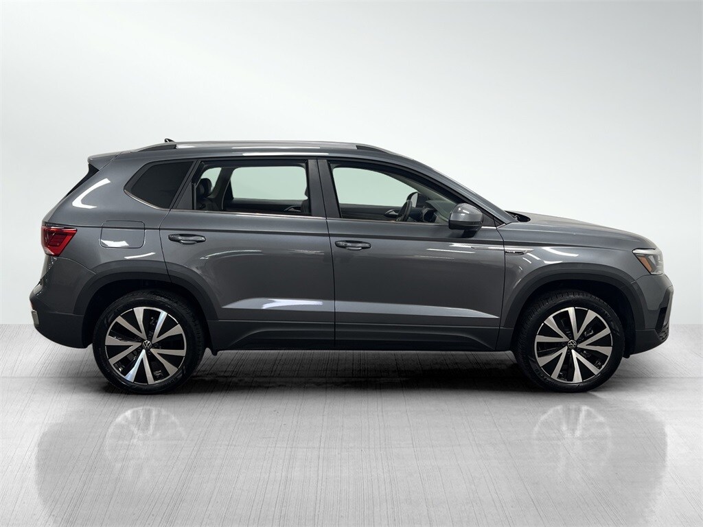 2024 Volkswagen Taos SE photo 4