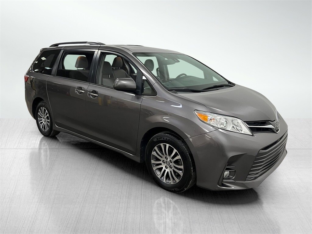 Used 2019 Toyota Sienna XLE Minivan/Van