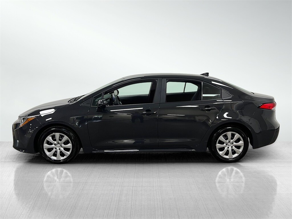 2025 Toyota Corolla LE photo 3