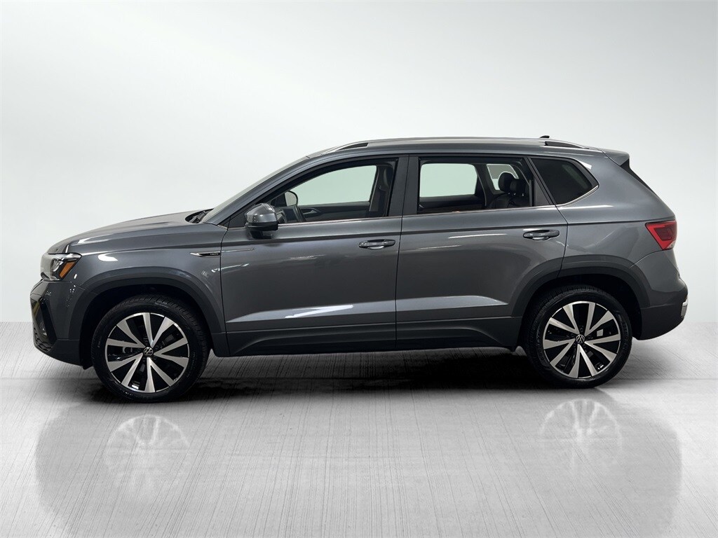 2024 Volkswagen Taos SE photo 3