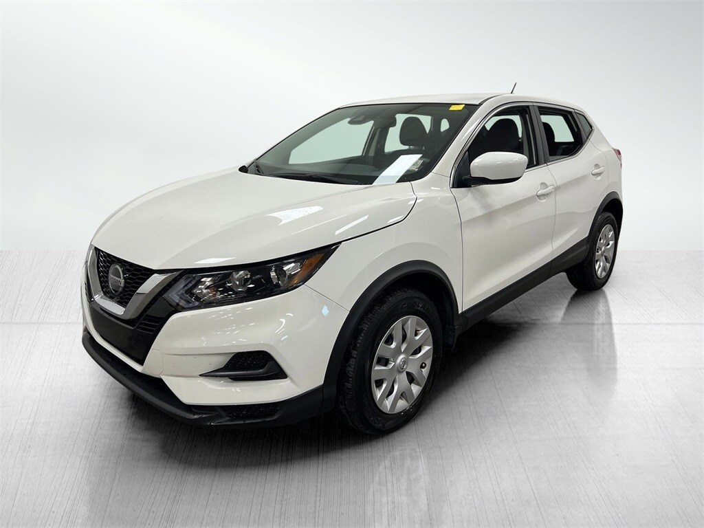 2020 Nissan Rogue Sport S photo 2