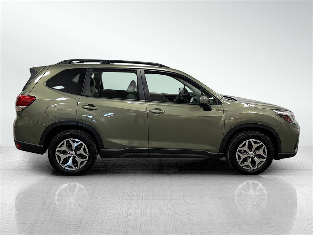 2021 Subaru Forester Premium photo 4