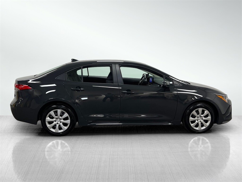 2025 Toyota Corolla LE photo 4