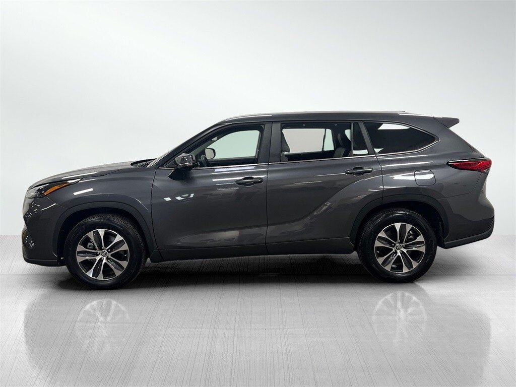 2023 Toyota Highlander XLE photo 3