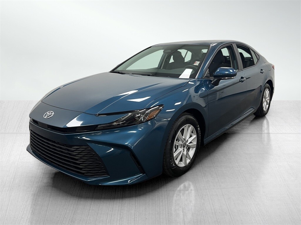 2025 Toyota Camry LE photo 2