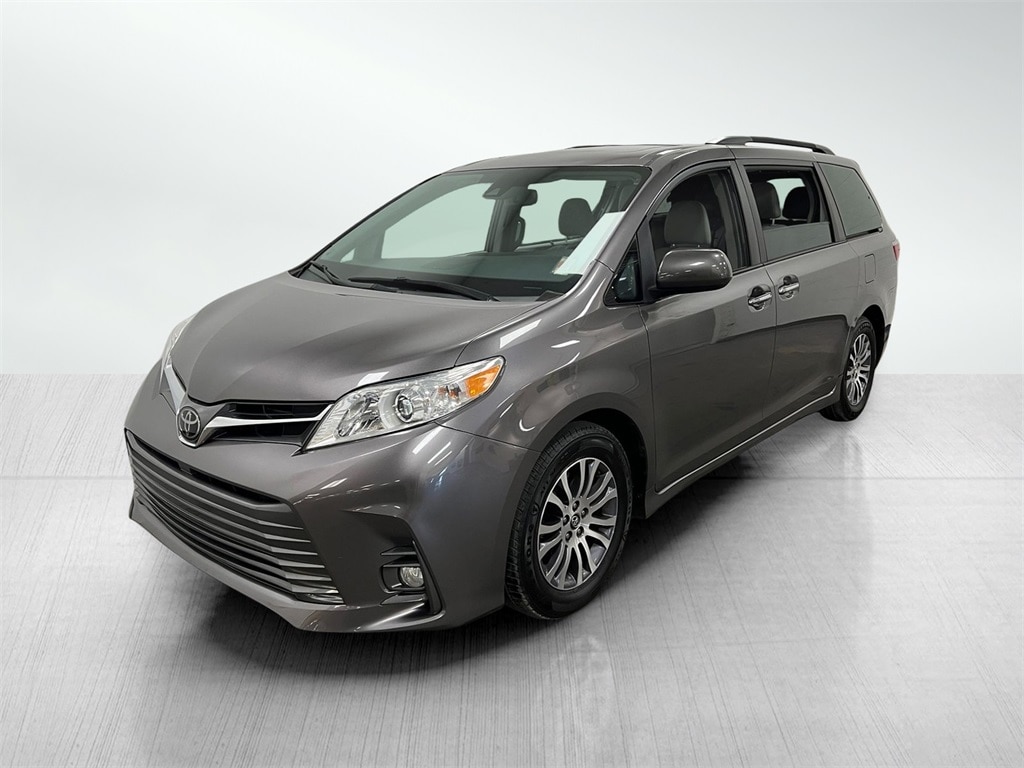 Used 2019 Toyota Sienna XLE Minivan/Van