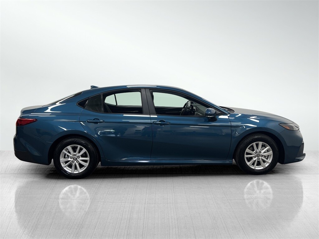 2025 Toyota Camry LE photo 4