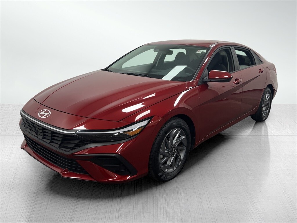 2024 Hyundai Elantra SEL photo 2