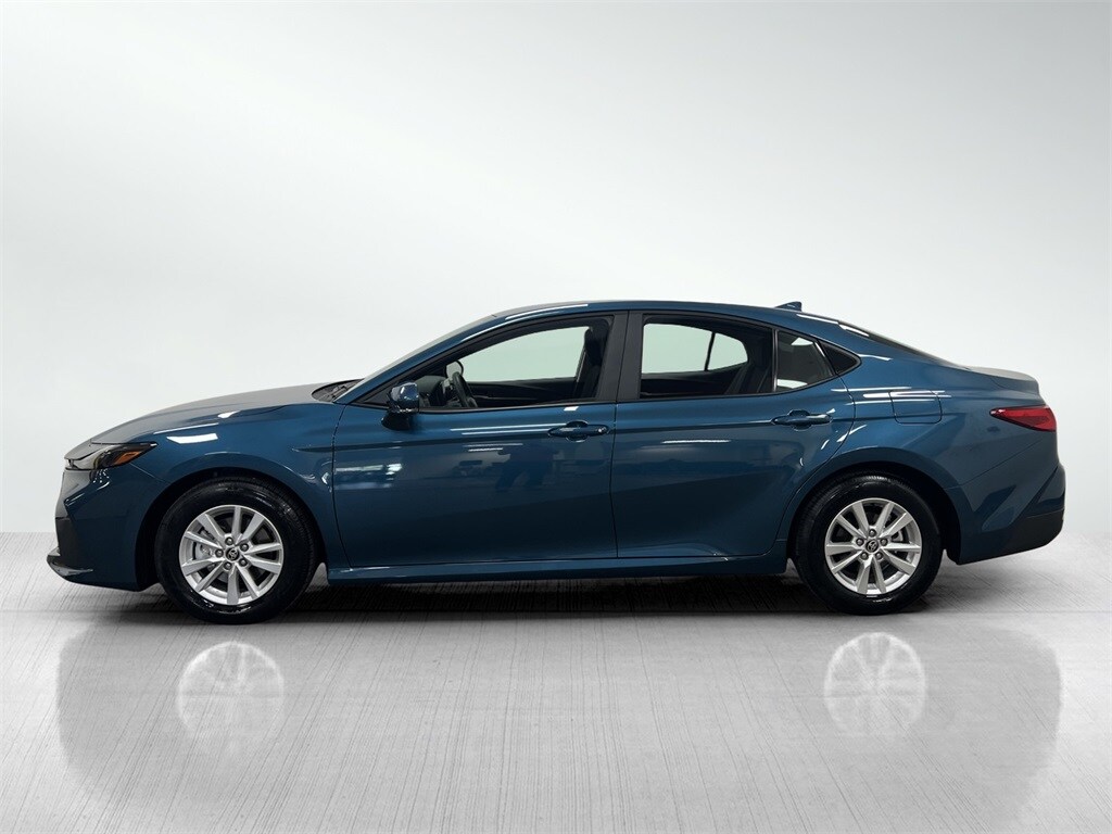 2025 Toyota Camry LE photo 3