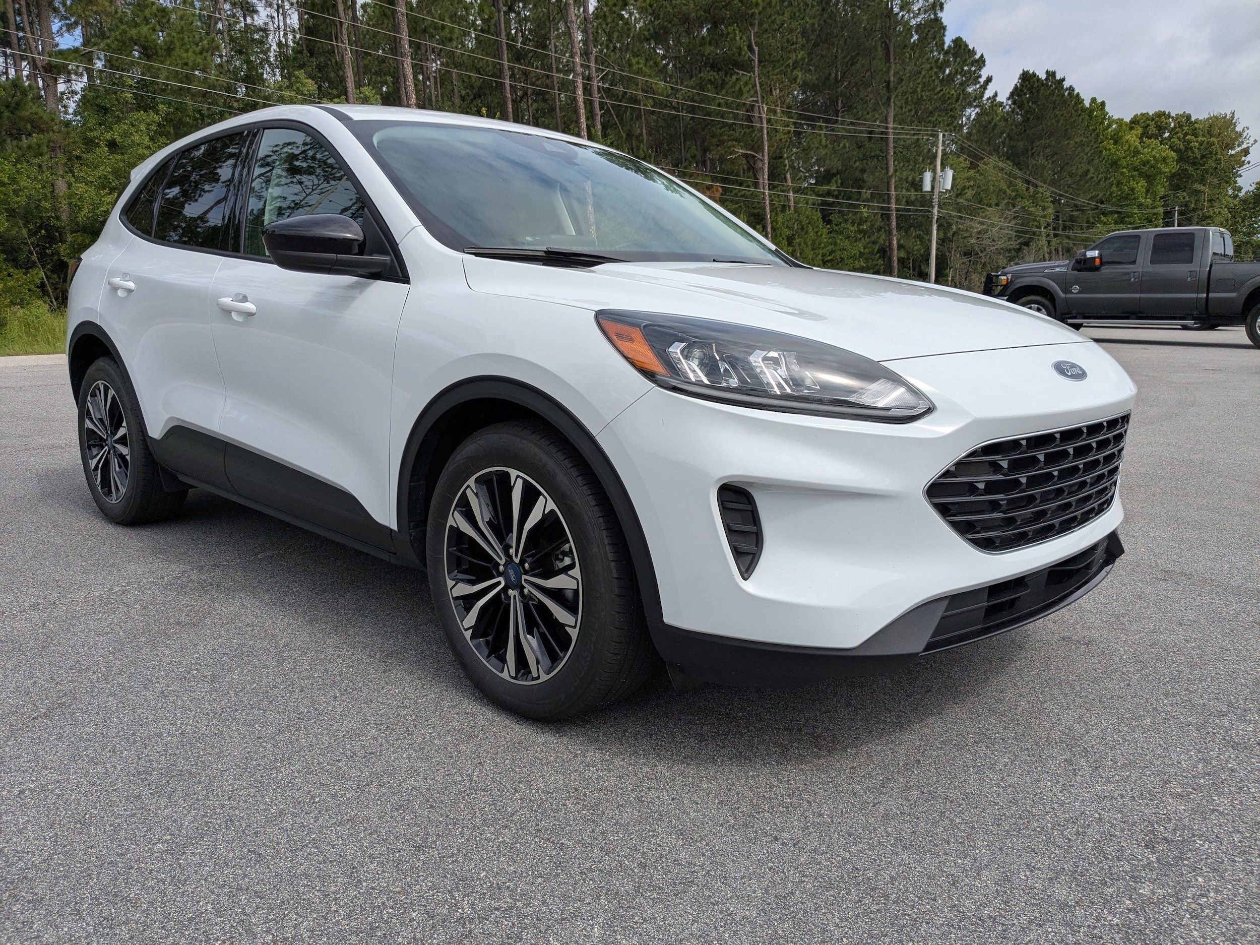 Used 2022 Ford Escape SE with VIN 1FMCU0G69NUB98665 for sale in Fitzgerald, GA