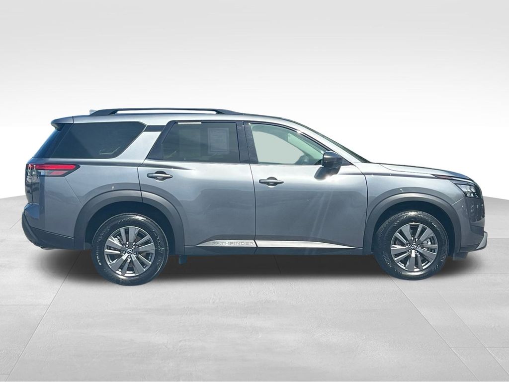 2025 Nissan Pathfinder SV photo 3