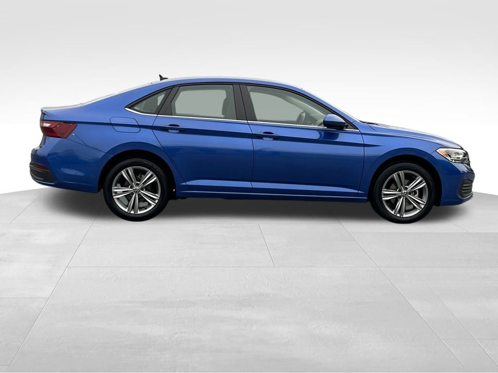 2024 Volkswagen Jetta SE photo 3
