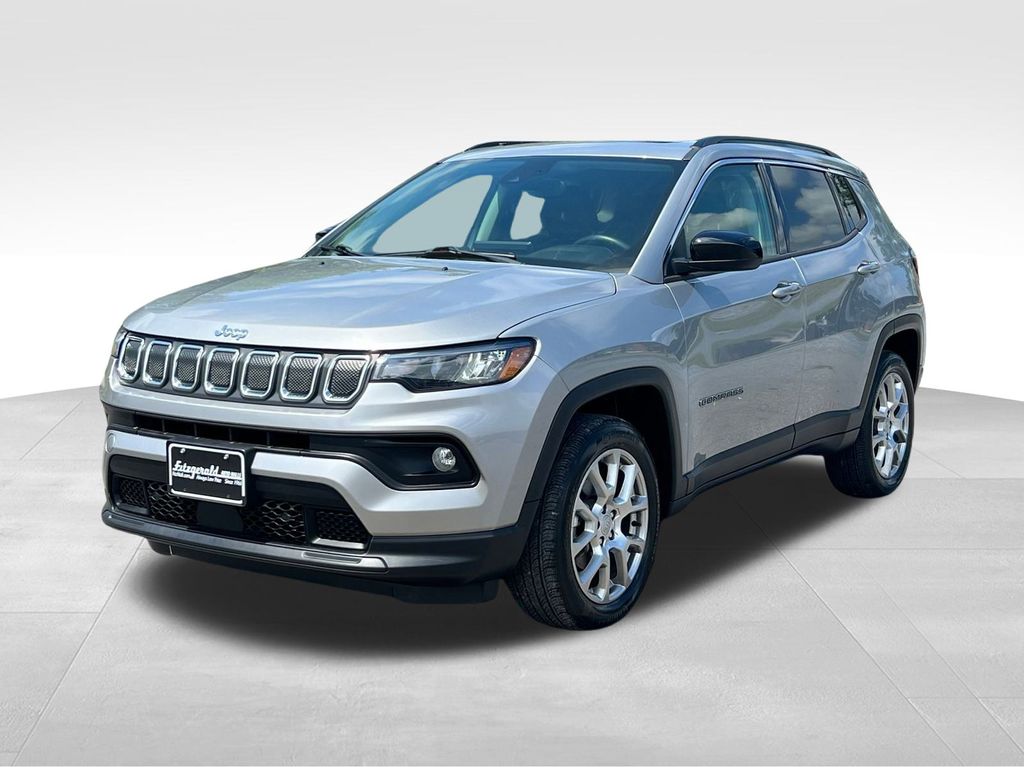 2022 Jeep Compass Latitude Lux photo 2