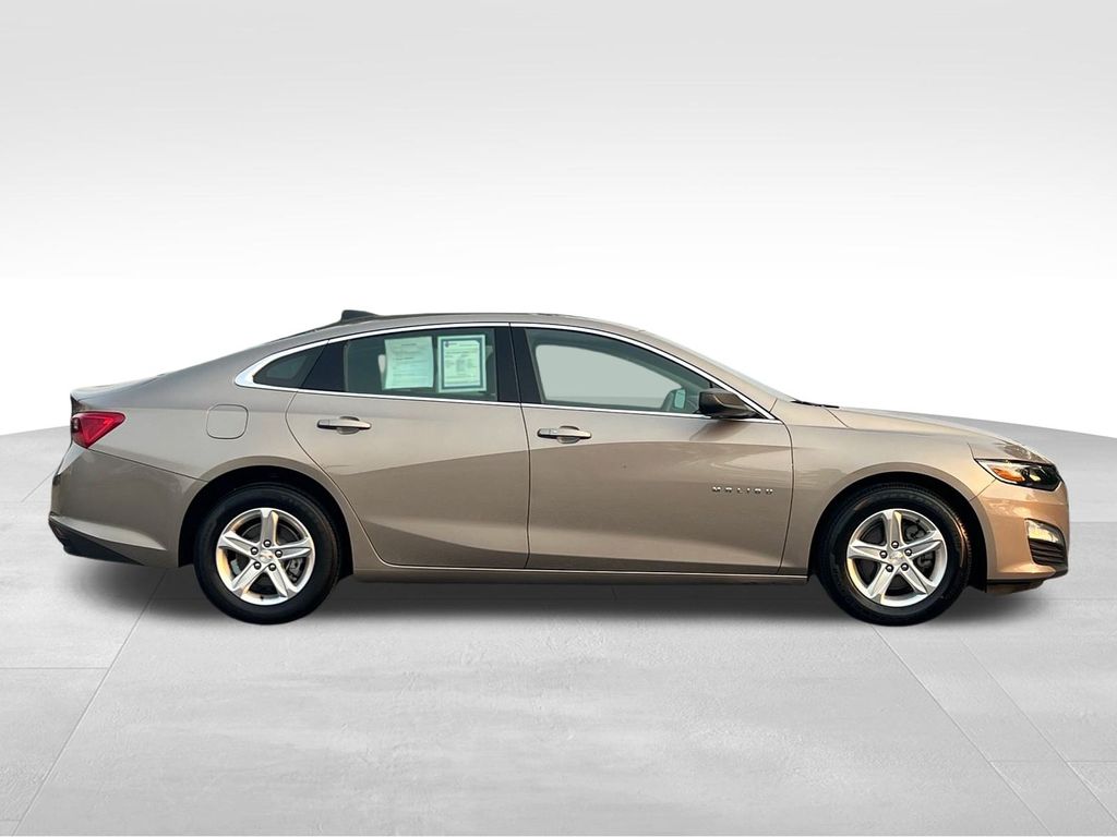 2023 Chevrolet Malibu LS photo 3