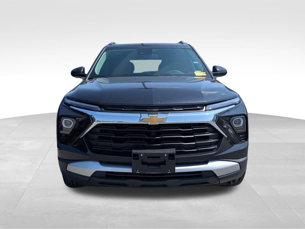 2025 Chevrolet Trailblazer LT photo 2