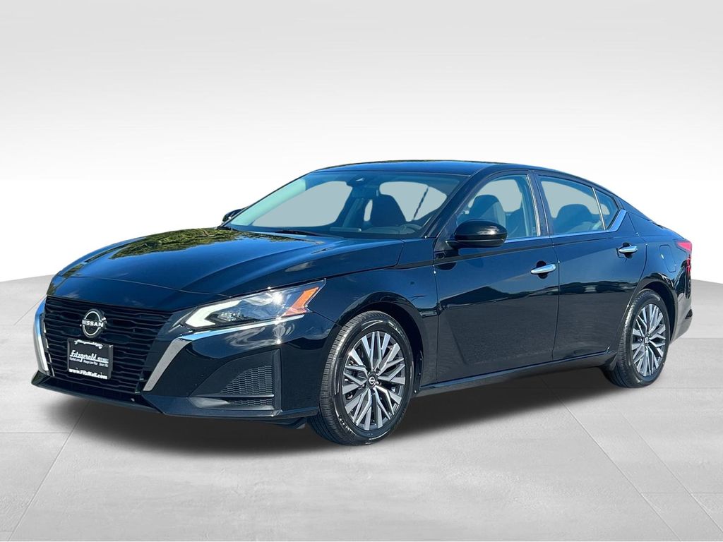 2023 Nissan Altima 2.5 SV photo 2