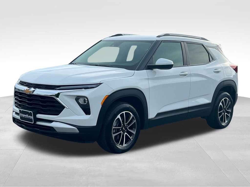 2025 Chevrolet Trailblazer LT photo 2