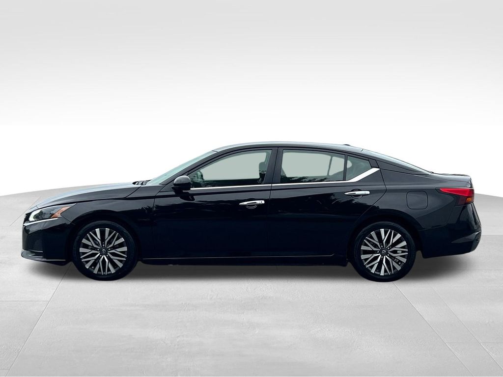 2023 Nissan Altima 2.5 SV photo 4