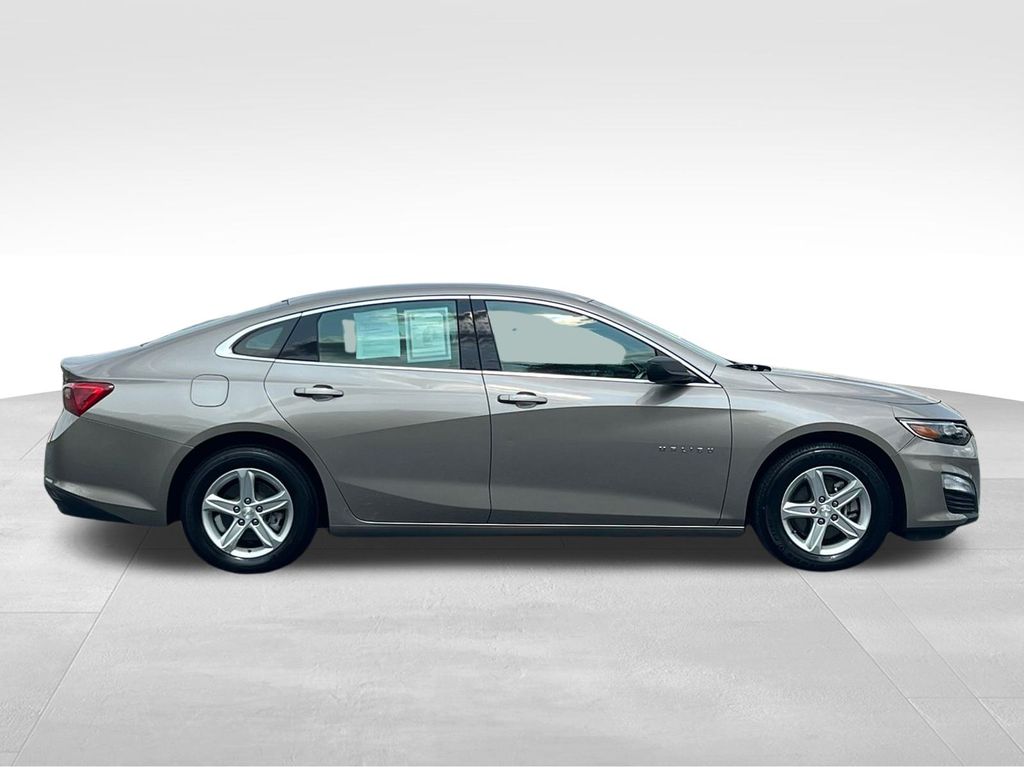 2023 Chevrolet Malibu LS photo 3