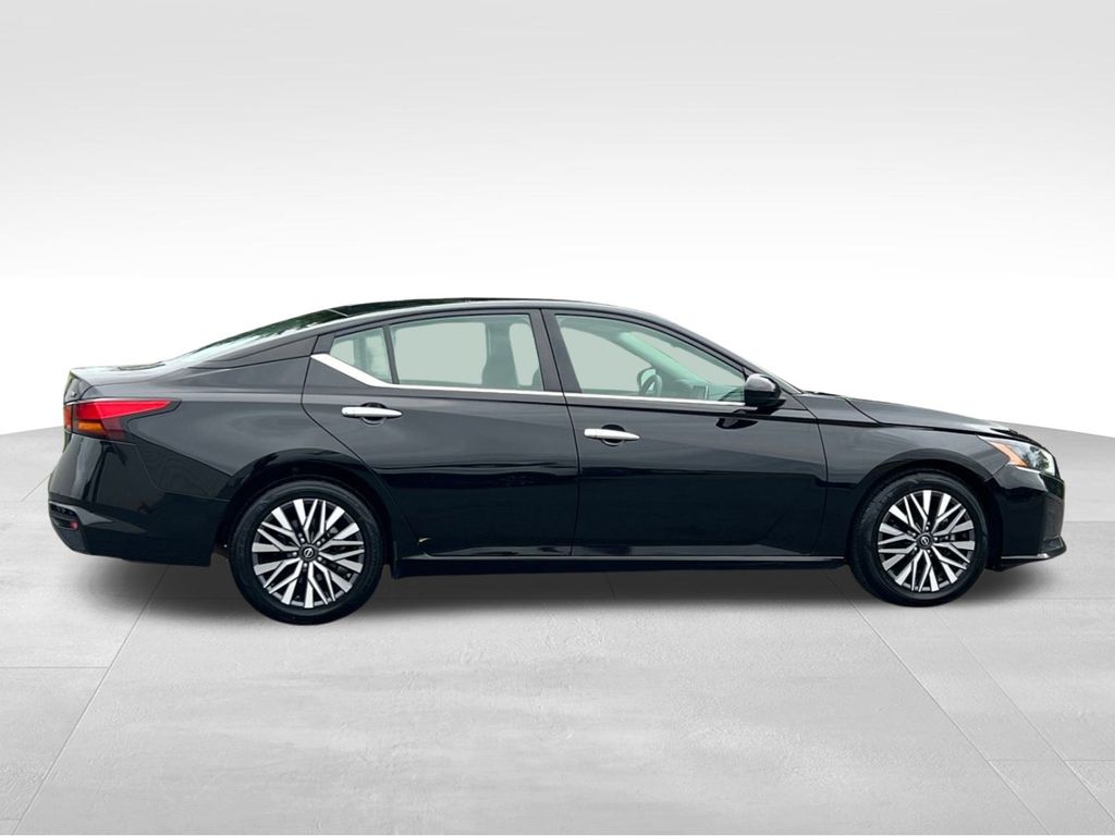 2023 Nissan Altima 2.5 SV photo 3