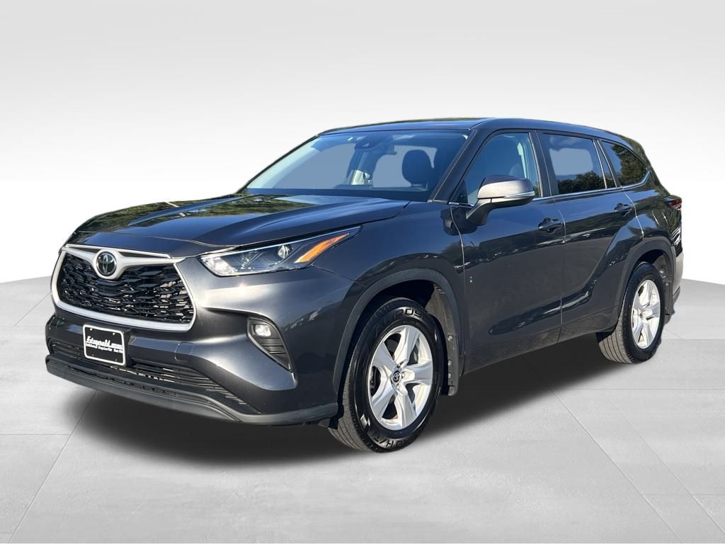 2024 Toyota Highlander LE photo 2