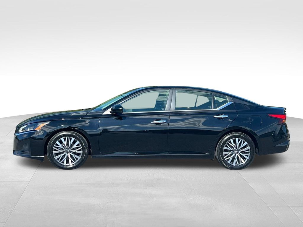 2023 Nissan Altima 2.5 SV photo 4