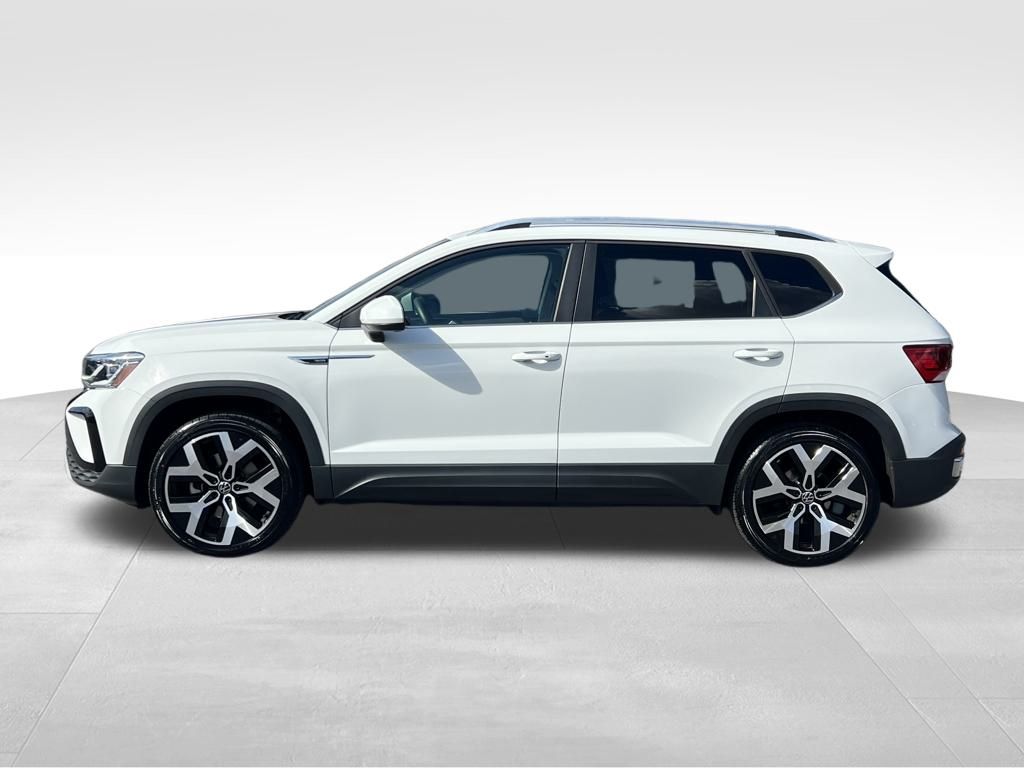 2022 Volkswagen Taos SEL photo 3
