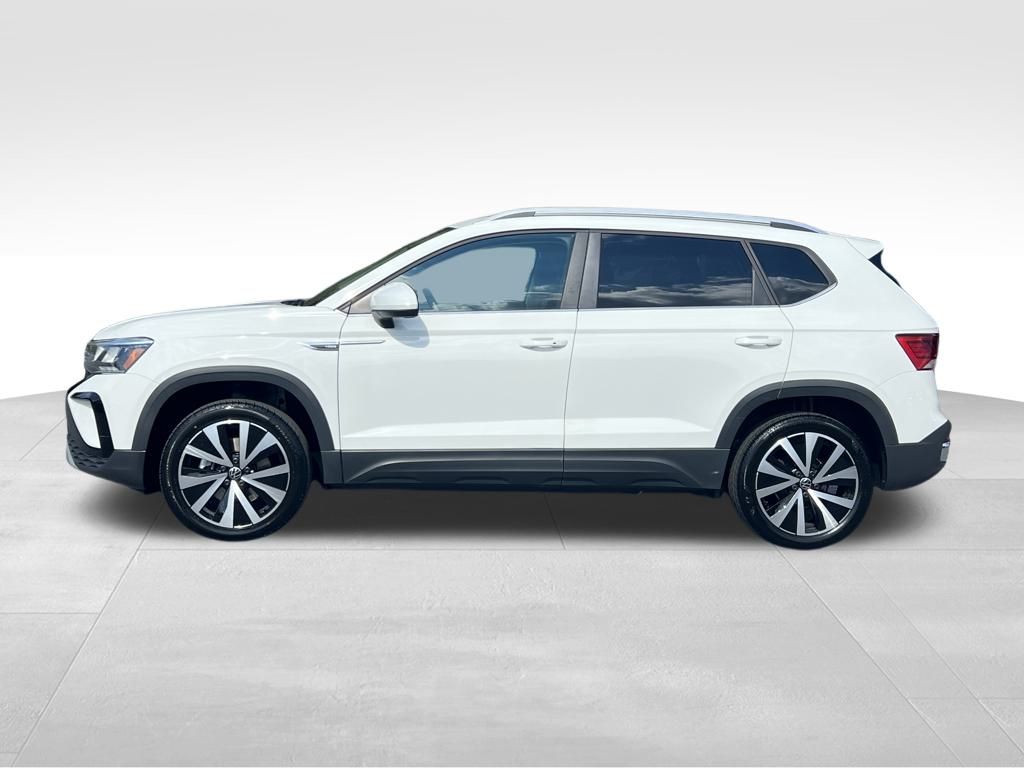 2024 Volkswagen Taos SE photo 4