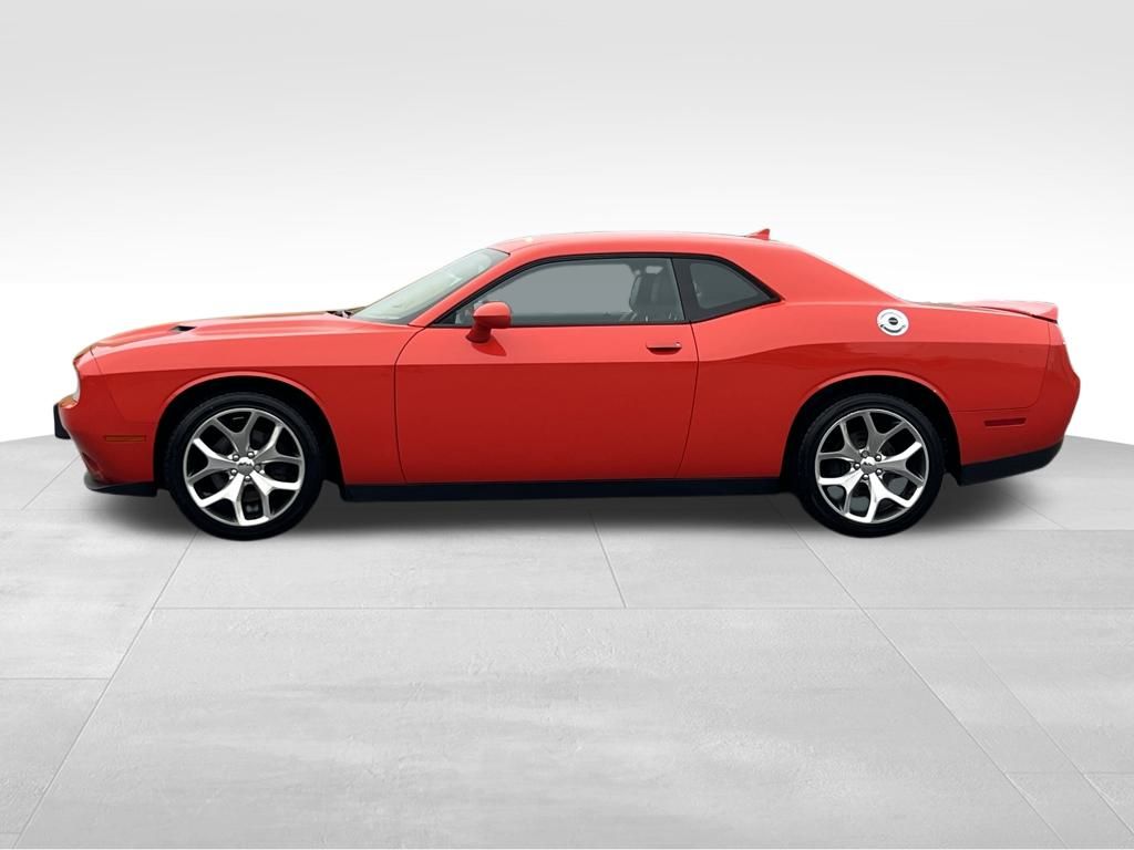 2016 Dodge Challenger SXT Plus photo 4