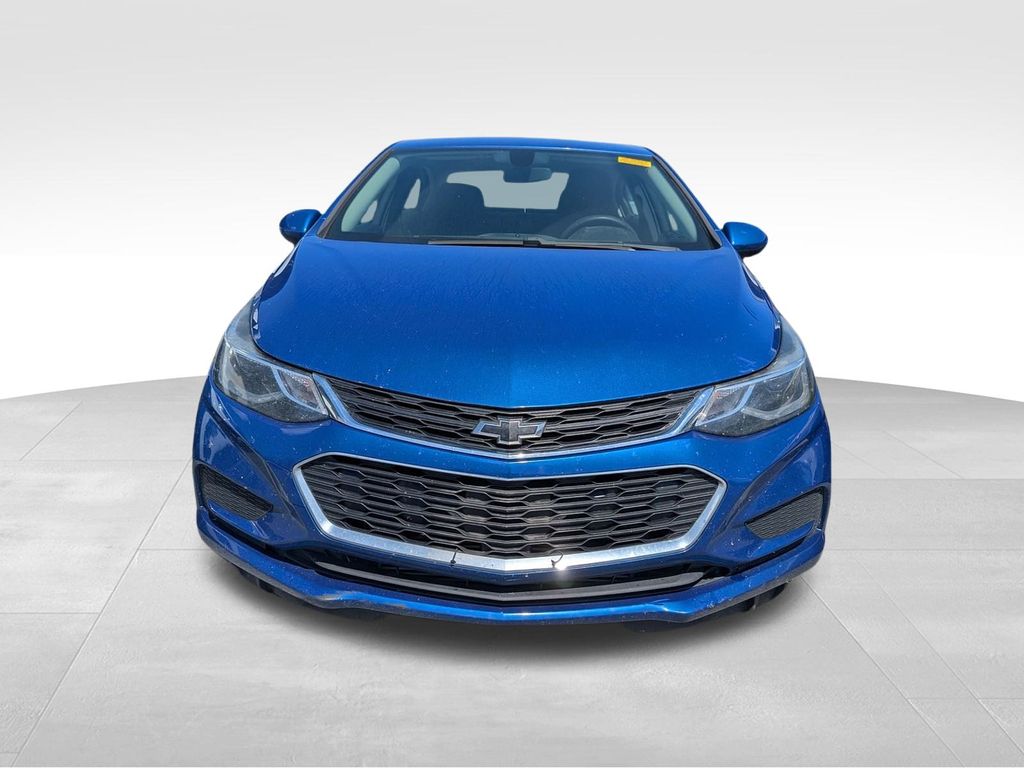 2018 Chevrolet Cruze LT photo 2