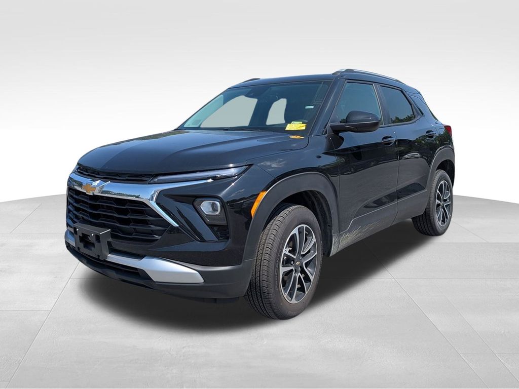 2025 Chevrolet Trailblazer LT photo 3