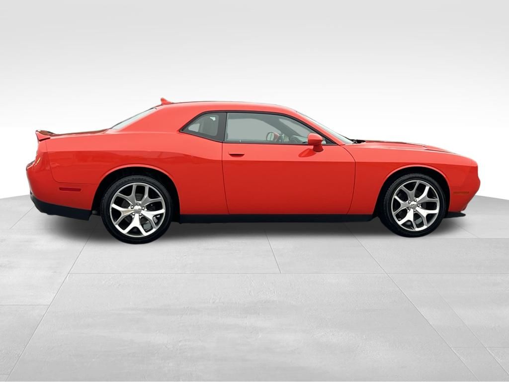2016 Dodge Challenger SXT Plus photo 3