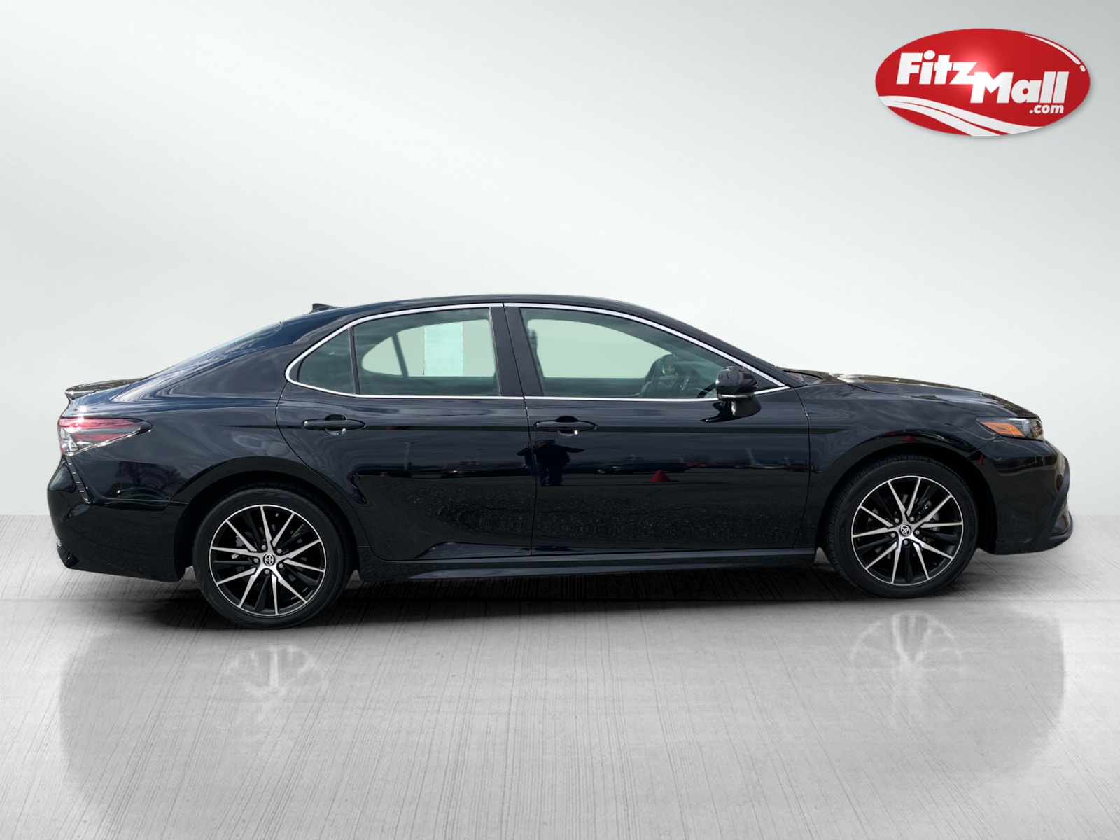 2024 Toyota Camry SE photo 3