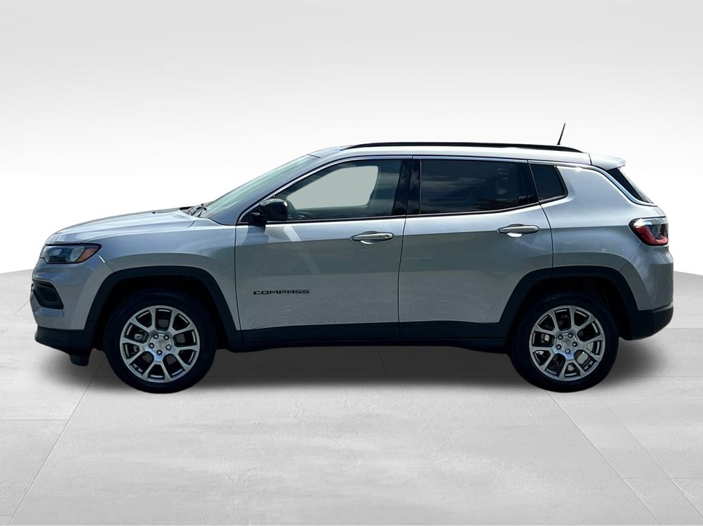 2022 Jeep Compass Latitude Lux photo 4