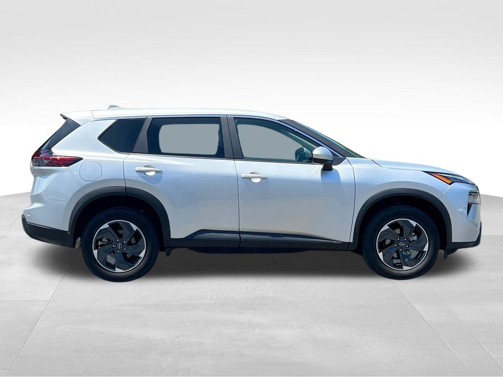 2025 Nissan Rogue SV photo 3