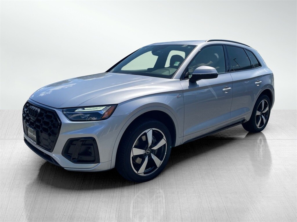 2022 Audi Q5 45 S line Premium Plus photo 2