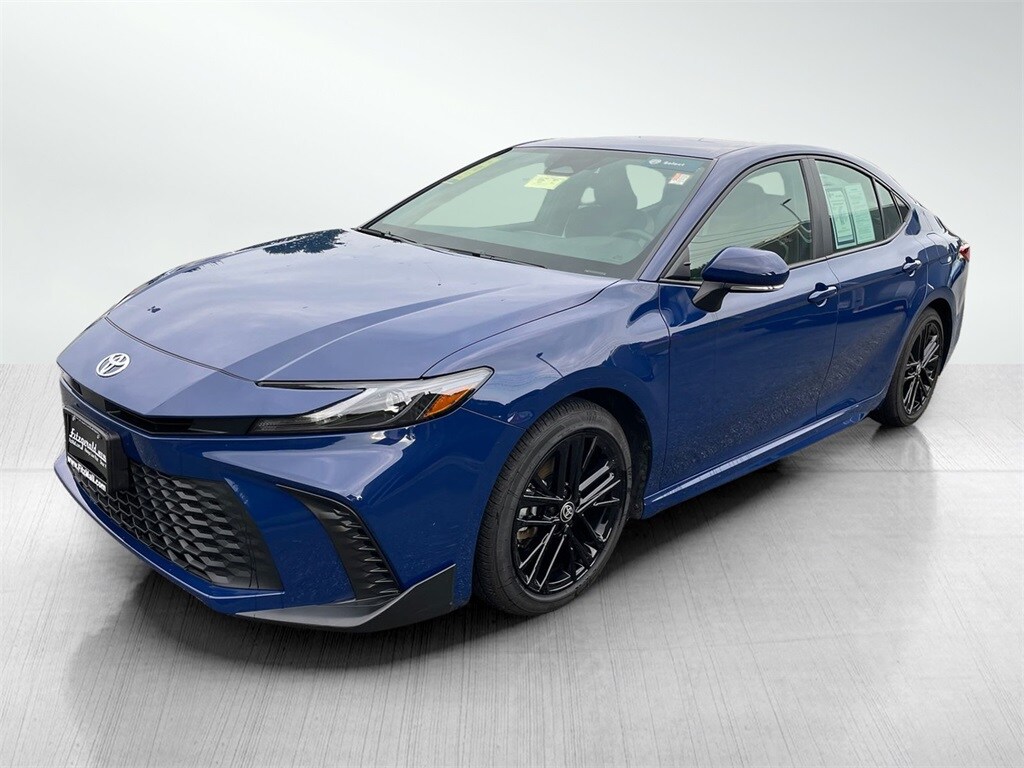 2025 Toyota Camry Hybrid photo 2