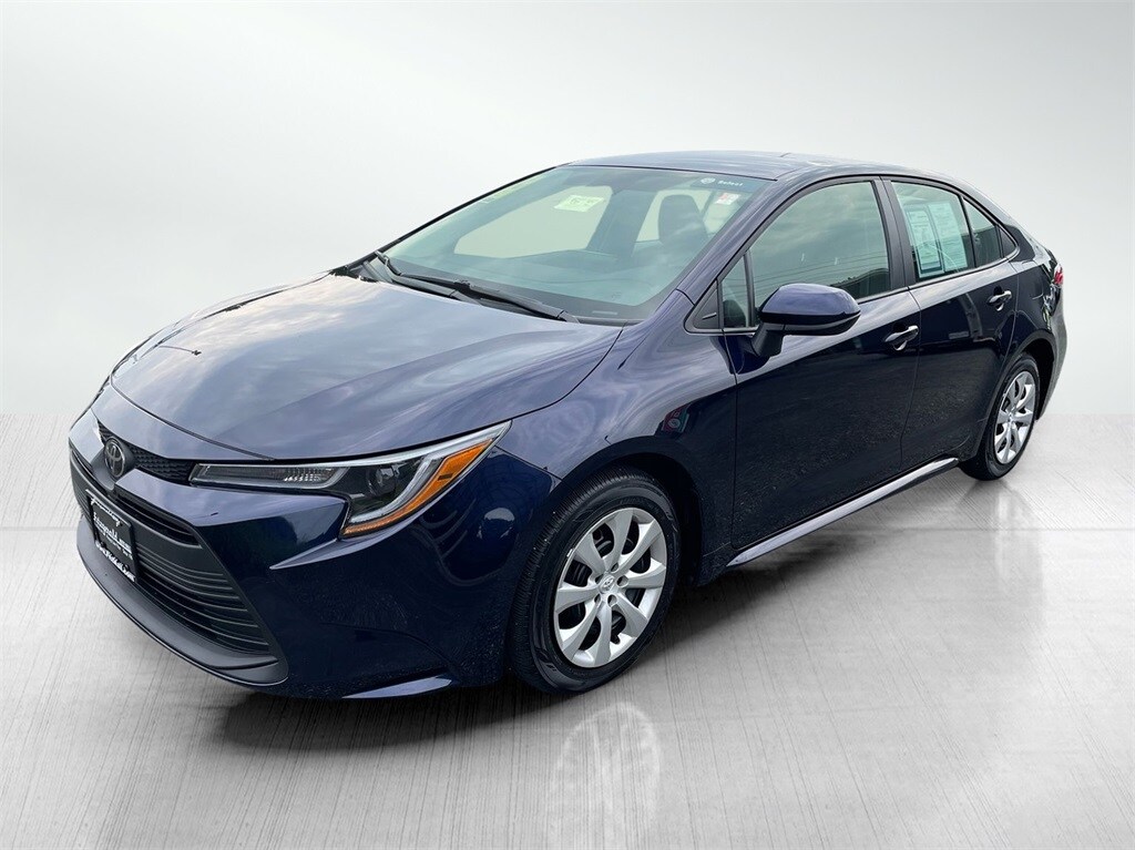 2025 Toyota Corolla LE photo 2