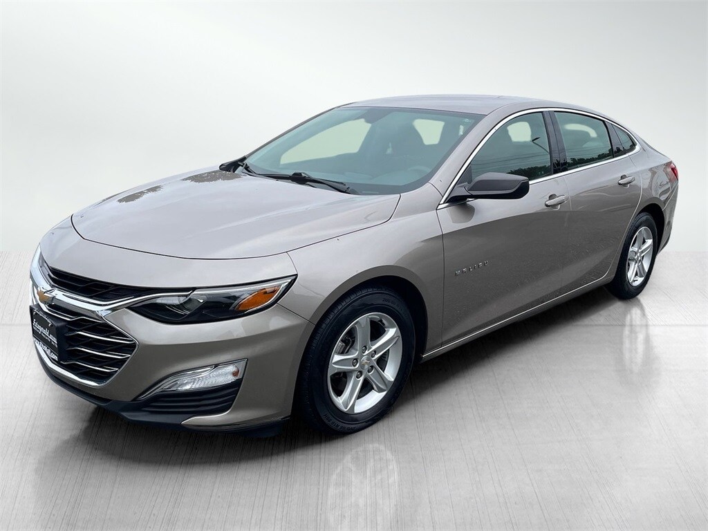 2023 Chevrolet Malibu photo 2