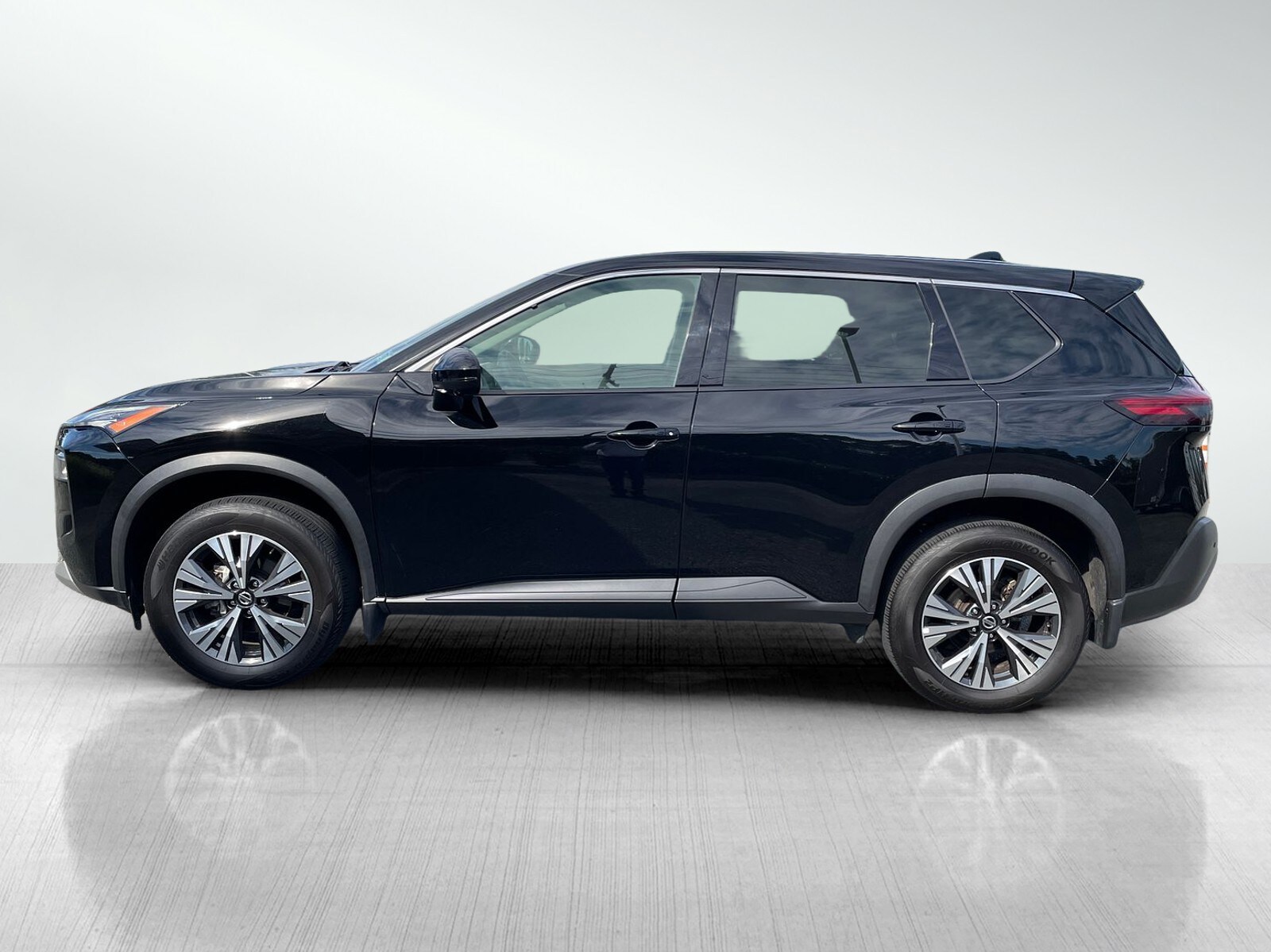 2021 Nissan Rogue SV photo 4