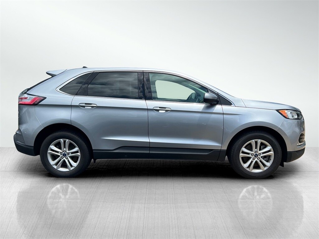 2022 Ford Edge SEL photo 4